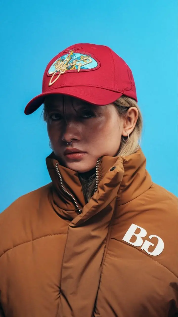 В комментариях разгорелись споры об упаковке для коллекции кепок
Streetwear-бренд BLUEORNG (читается как blue-orange) из Индии запустил новый дроп кепок, в своём узнаваемом стиле: премиальное качество... | Сетка — социальная сеть от hh.ru