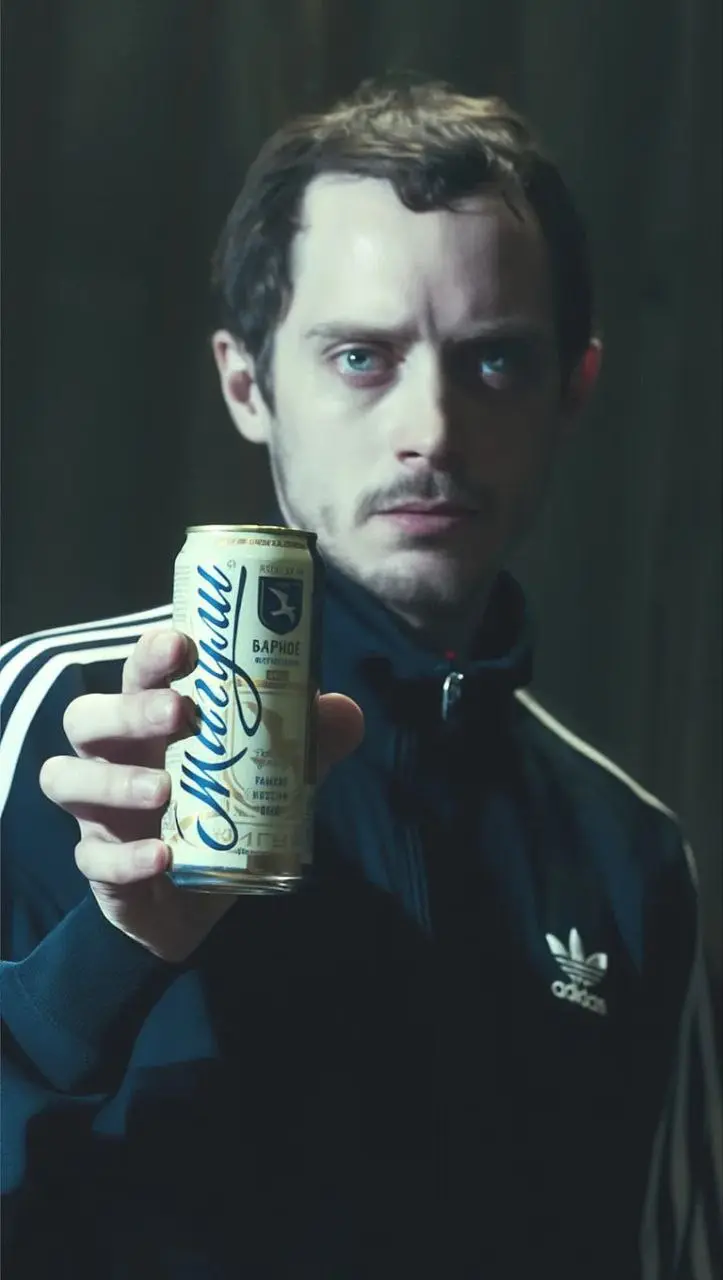 #телеграм #telegram #нейросеть #ai #фотография #reve #промт
Элайджа Вуд рекламирует “Жигули”, спасибо REVE 🍻
Elijah Wood (who looks like he’s in the movie “Maniac”) in a tracksuit advertising Zhiguli ... | Сетка — социальная сеть от hh.ru