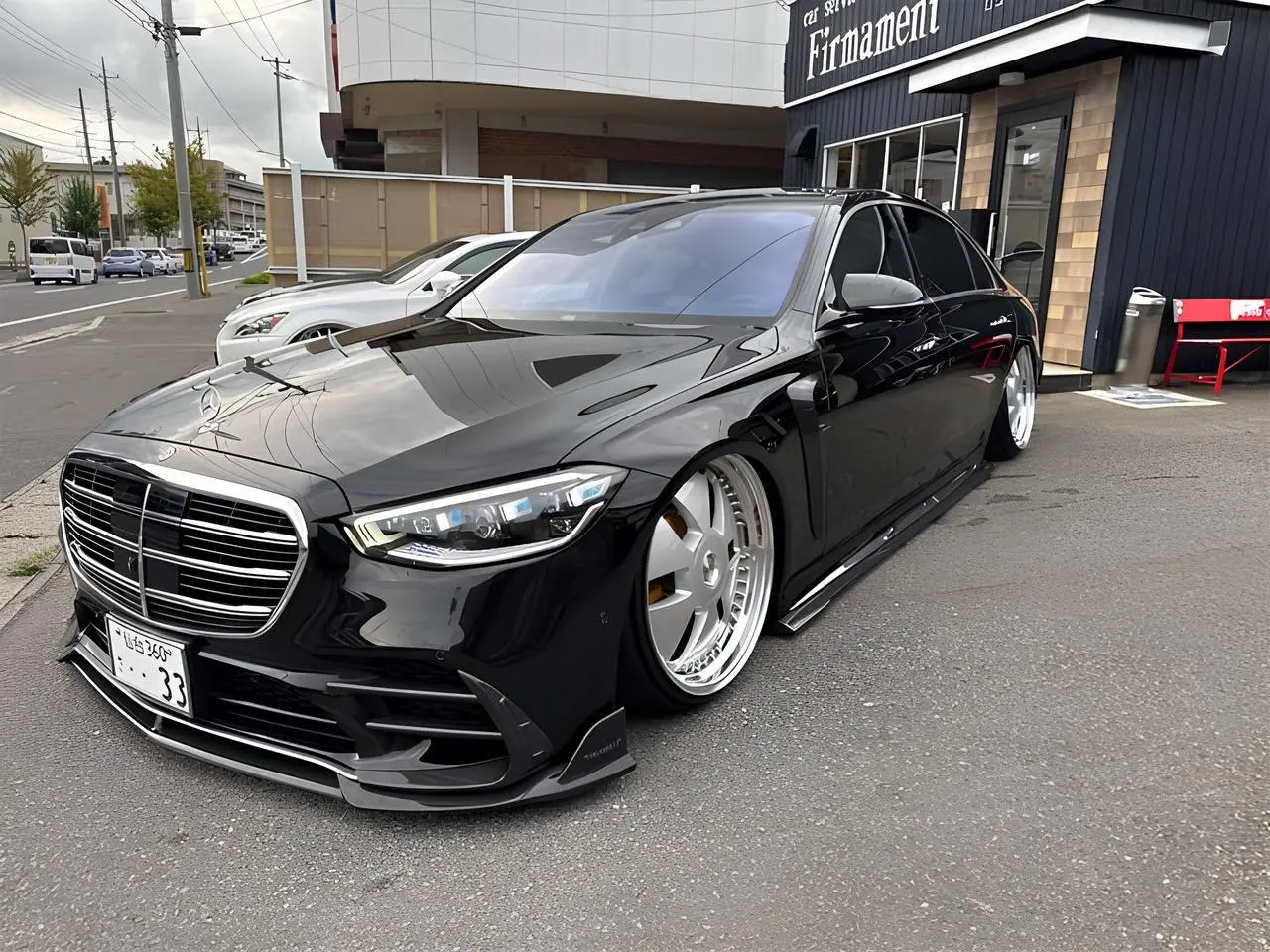 Первый пост в этом году должен задать уровень
И уровень этот — S-Class
Но не обычный😮
🚘Mercedes-Benz S500 4MATIC AMG Line Long
2022 г.
33 318 км
3.0 бензин 435 л.с | Сетка — социальная сеть от hh.ru