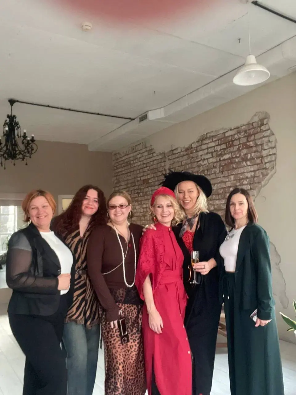 Вчера была на дне рождении у @SvetlanaAbdurahimova
Познакомились с ней на проекте ЛидерствоПутьГероя
И я сразу для себя из всех участников подметила, как у Светланы горят 🔥 глаза. Энергия света | Сетка — социальная сеть от hh.ru