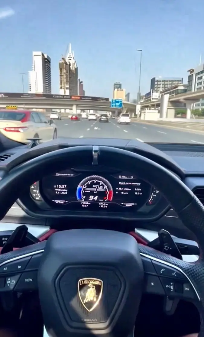 ➖ Ехать по Дубаю
на Lamborghini Urus
Как можно еще лучше
провести свой отдых?
Заказывайте у нас иностранные
банковские карты и визы,
чтобы также круто отдыхать | Сетка — социальная сеть от hh.ru