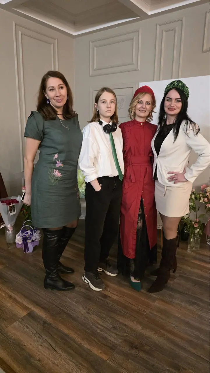 Вчера была на дне рождения у своей подруги🤩💖🎉 Очень масштабно, было много гостей и интересных людей со своим творчеством, живописью, стихами и песнями | Сетка — социальная сеть от hh.ru