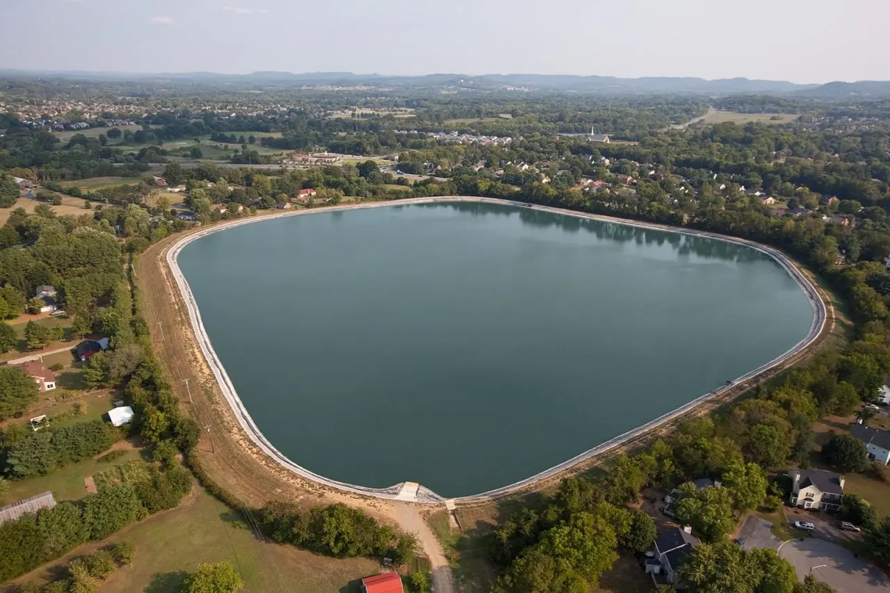 🔷 RCPE — армированные композитные полиэтиленовые геомембраны: новое поколение противофильтрационных барьеров
В гидротехнических и горнорудных проектах десятилетиями доминировал полиэтилен высокой плот... | Сетка — социальная сеть от hh.ru