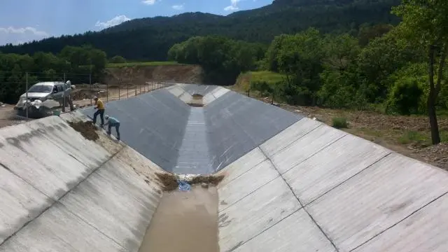 Канал на скальном основании: какая облицовка действительно работает (10 лет полевых данных USBR)
Скальное основание часто воспринимают как «надёжное по умолчанию» | Сетка — социальная сеть от hh.ru