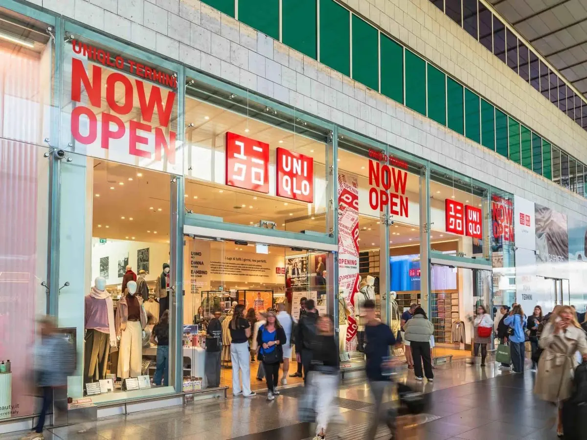 Uniqlo внедряется в исторические локации и комьюнити
Японский ритейлер усиливает экспансию в Европе, делая ставку на открытие флагманских магазинов в знаковых локациях и интеграцию в локальный контекс... | Сетка — социальная сеть от hh.ru