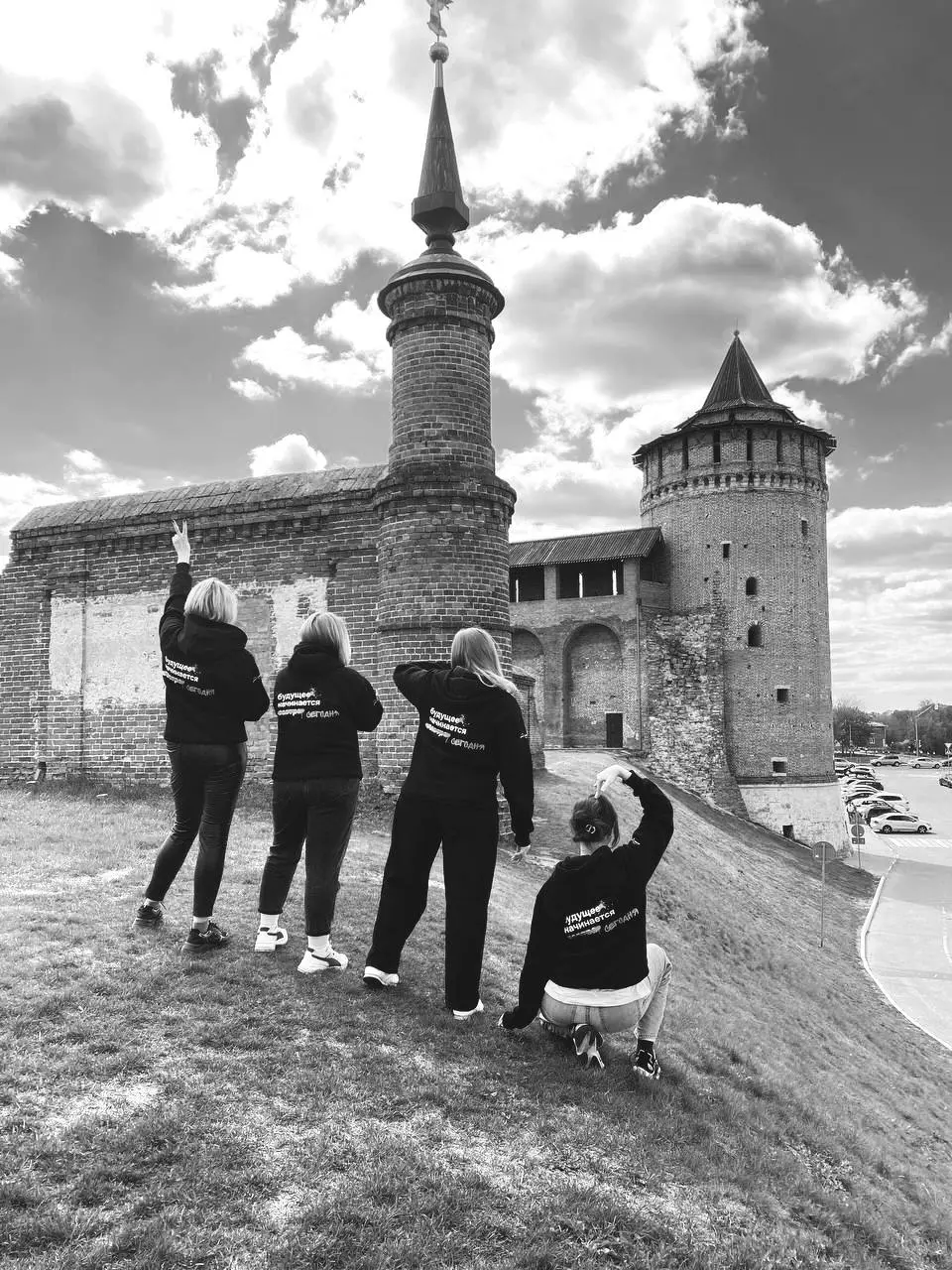 Все ещё немного не верится, что я это пишу, но длинная многолетняя история "Эли и ФТ" внезапно подходит к концу ☠️
Четыре года пролетели словно миг - мне кажется, что я как наяву помню, как впервые пр... | Сетка — социальная сеть от hh.ru