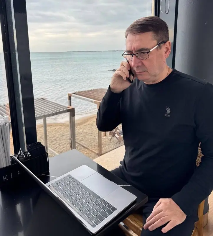 Вывод бизнеса из 🔥 кризиса: 📈 Стратегия для лидера и команды 
🗣Если ваш бизнес испытывает серьезные трудности, находится в кризисе, то привели в это состояние вы, как руководитель, и ваша команда!
Это... | Сетка — социальная сеть от hh.ru