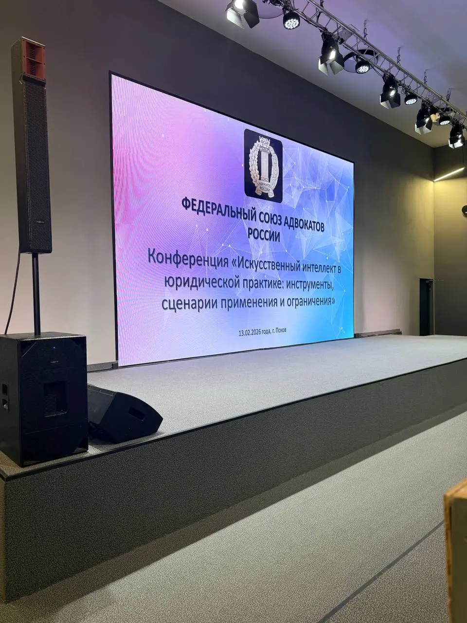 Немного лайфстайла в канале не повредит :)
Мое лицо «до», пока еще никого нет в зале, когда я готовлюсь, и мое лицо «после» 🤪
Я спала 3,5 часа, потому что «что»? Правильно, делала презентацию - нет пр... | Сетка — социальная сеть от hh.ru