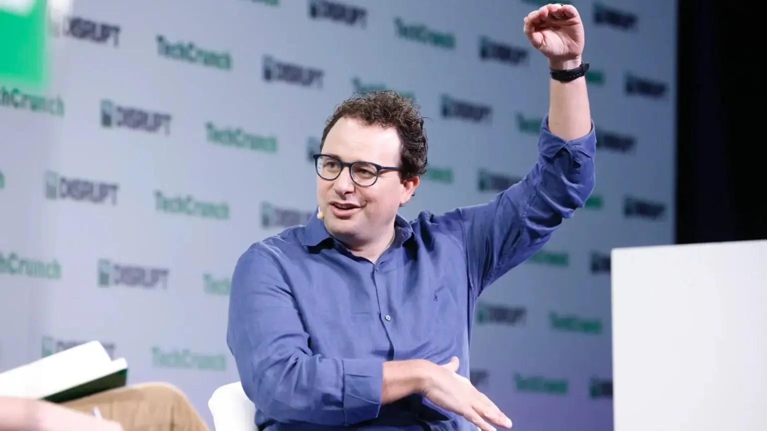 🧠 Амодеи: ИИ близок к пику роста
Глава Anthropic Дарио Амодеи считает, что экспоненциальный рост ИИ скоро достигнет предела | Сетка — социальная сеть от hh.ru