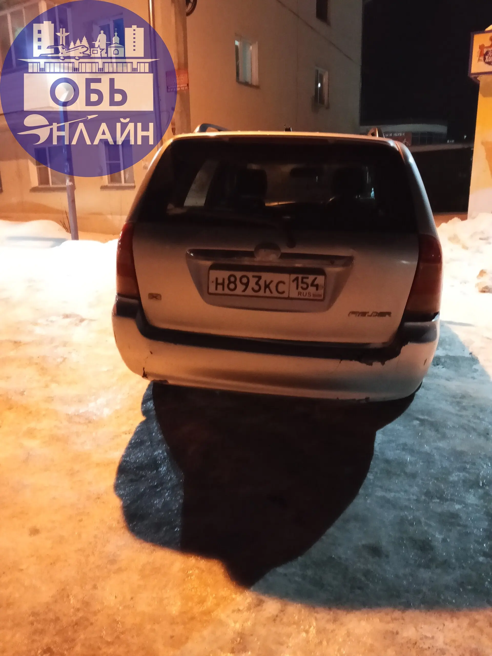 ↗ Администрация города Оби необходимо привести пешеходный тротуар в порядок, чтобы такие идиоты не парковали свои ведра там где ходят люди | Сетка — социальная сеть от hh.ru