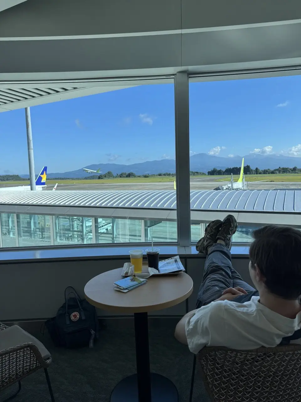 Не знаете что подарить на 14 февраля? Улетайте, как я!
👨‍💻Продакт поехал #meme
В этом посте были ссылки, но мы их удалили по правилам Сетки | Сетка — социальная сеть от hh.ru