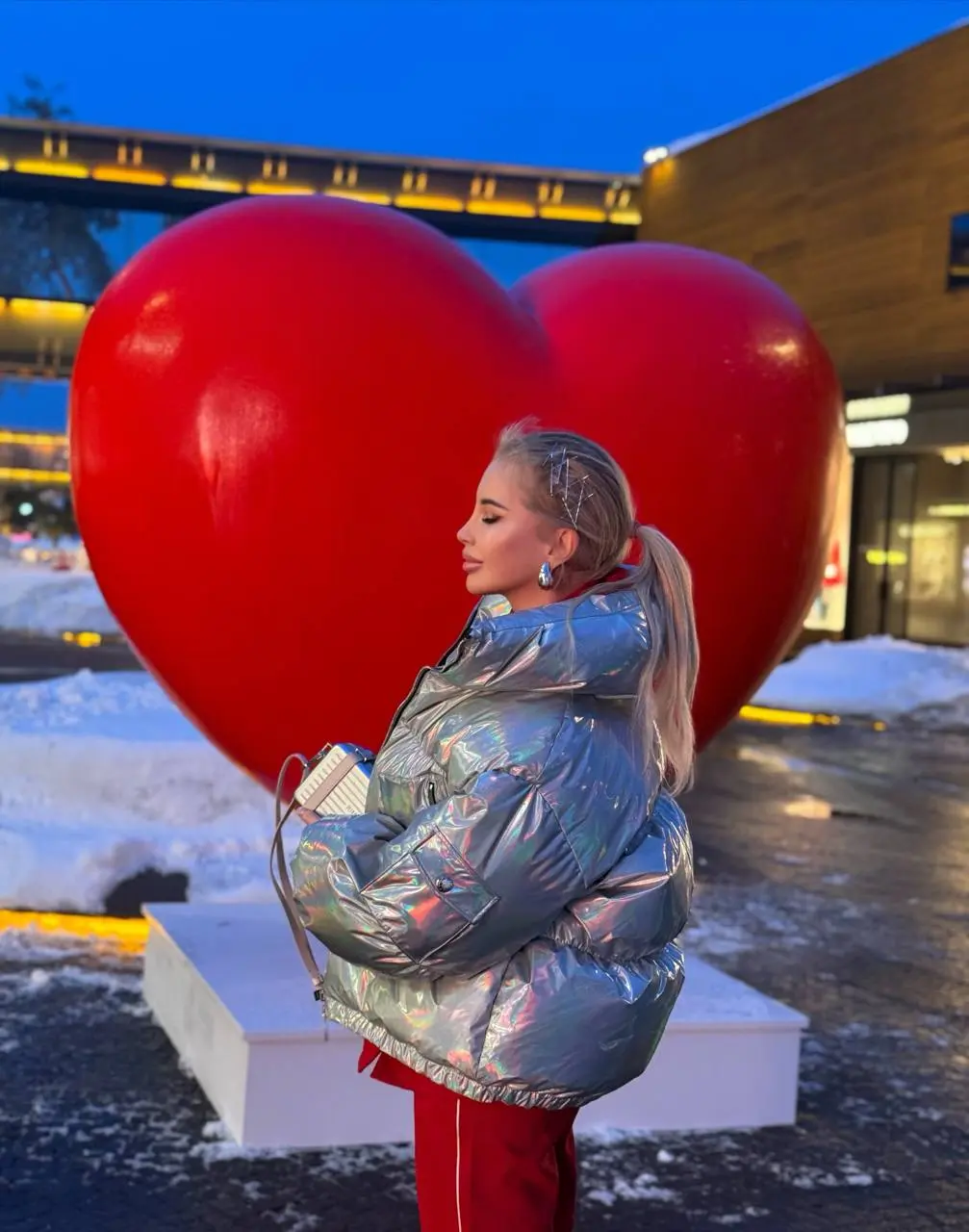 С 14 февраля, дорогие!
❤️❤️❤️❤️
Комфорт в каждой паре обуви❤️
Радость — в каждой сумке❤️ Стиль — в каждом образе ❤️Влюбляйтесь в детали❤️И в тех, кто рядом!
❤️❤️❤️❤️
Ваша @byMarybelle 💌 | Сетка — социальная сеть от hh.ru