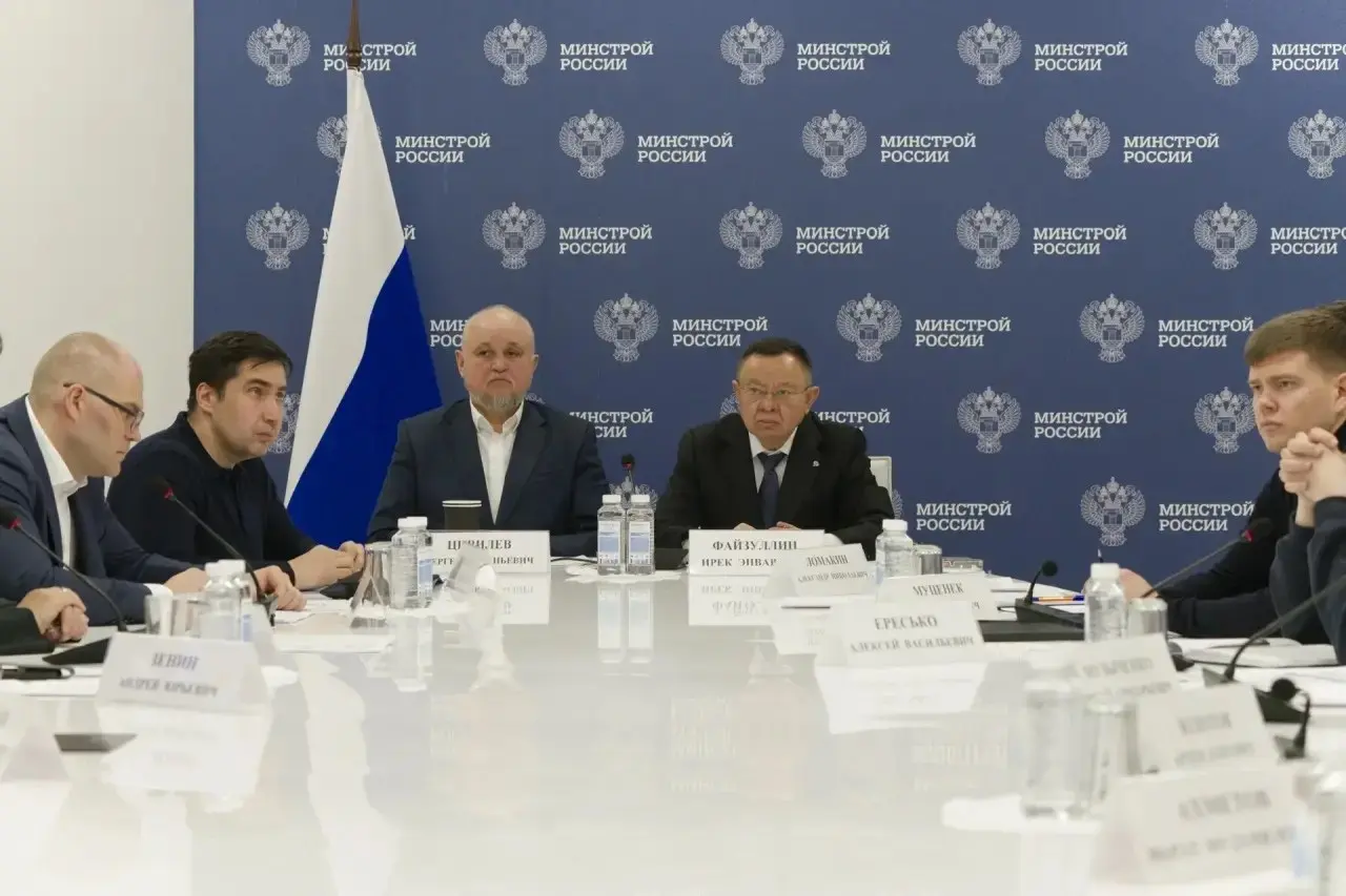 Глава Минстроя России Ирек Файзуллин совместно с Министром энергетики РФ Сергеем Цивилевым провели совместный Штаб по вопросам тепло-, энерго- и электроснабжения, а также прохождения отопительного пер... | Сетка — социальная сеть от hh.ru