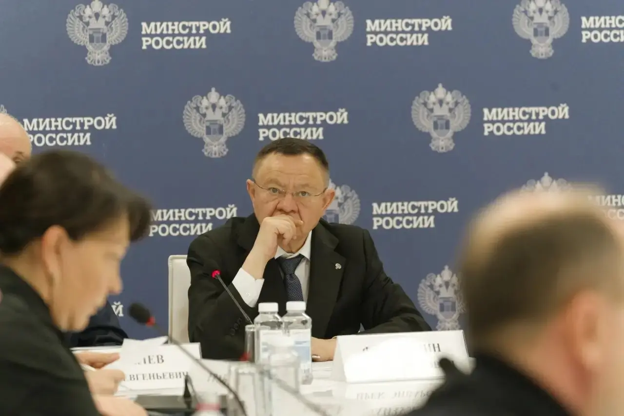 Глава Минстроя России Ирек Файзуллин совместно с Министром энергетики РФ Сергеем Цивилевым провели совместный Штаб по вопросам тепло-, энерго- и электроснабжения, а также прохождения отопительного пер... | Сетка — социальная сеть от hh.ru