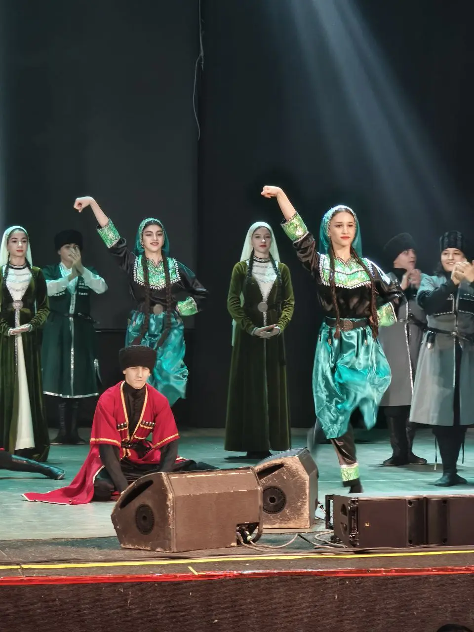 Немножко вчерашнего вечера.. Магамет Дзыбов и наш ансамбль Iverioni - совместный концерт 💕💃 | Сетка — социальная сеть от hh.ru