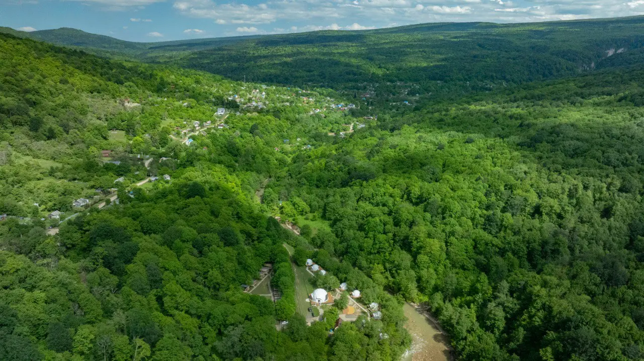 ‼️ИНТЕРЕСНОЕ ПРЕДЛОЖЕНИЕ‼️ПРОДАЕТСЯ ГОТОВАЯ ТУРБАЗА В МЕЗМАЕ! У реки Курджипс, 35 соток СОБСТВЕННОСТЬ. Автономные коммуникации. Цена 60 млн.р. (торг) | Сетка — социальная сеть от hh.ru