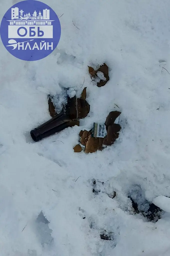 ↗ Что в голове у этих ограниченных.
Повсюду битые бутылки 😥
"Дети", которые катаются на глиняной горке за ДК, это делают, с великим пристрастием 🤦🏻‍♀️
Причём одни и те же пакостят | Сетка — социальная сеть от hh.ru