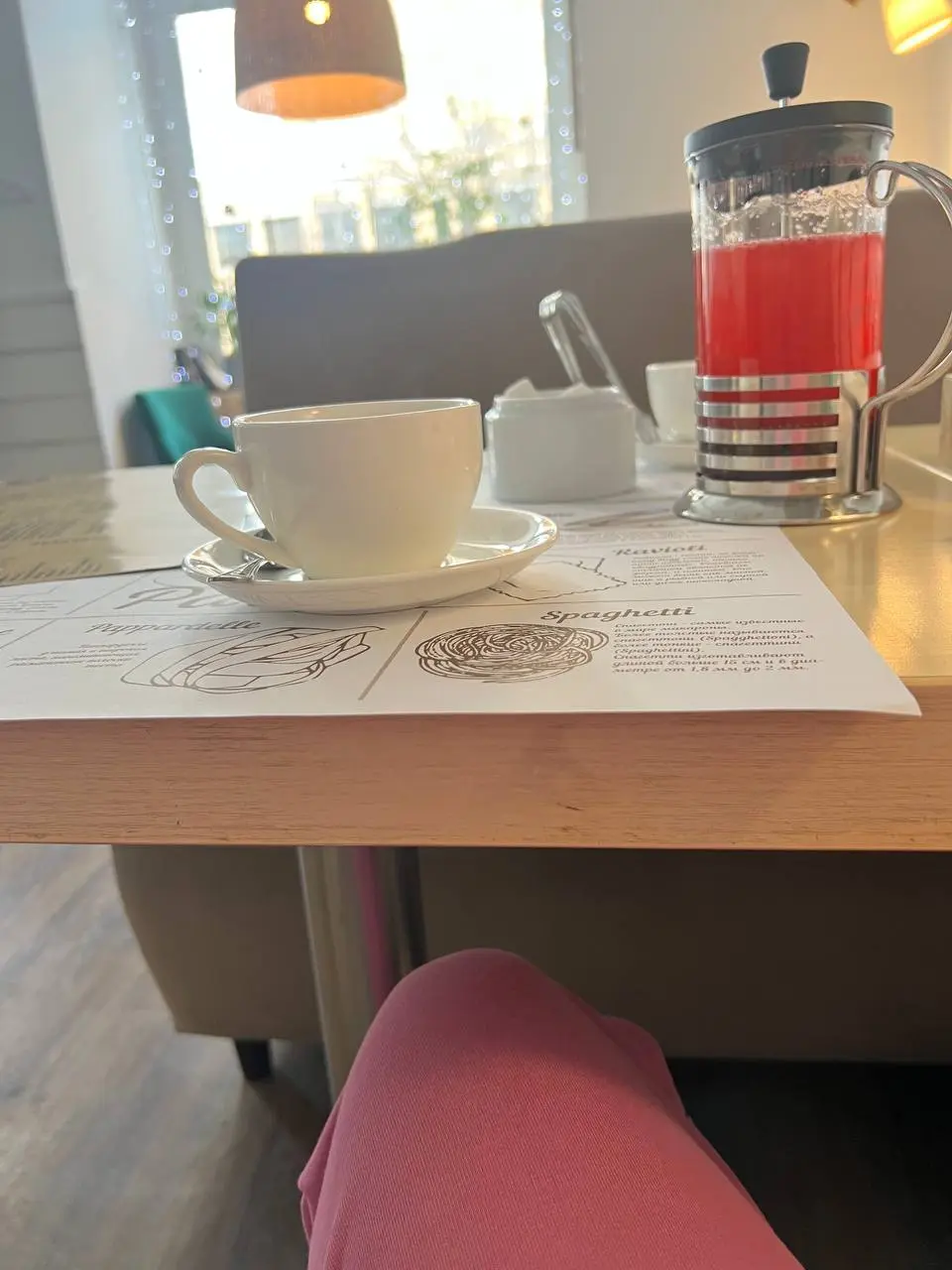 🥞 Первый блин комом: Когда консультация пошла не по плану
Эстафету принимаю от коллег и с удовольствием (и легким содроганием) делюсь своей историей. Это честно | Сетка — социальная сеть от hh.ru