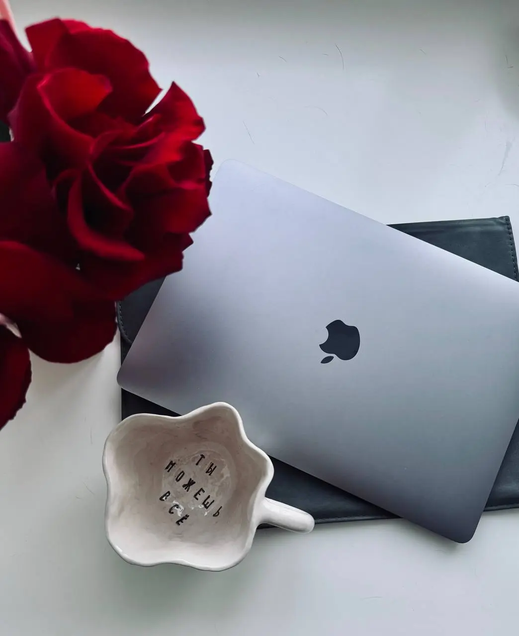 Аналоговый лист против CRM: почему мой порядок начинается не в смартфоне
Меня часто спрашивают, как я всё успеваю: работа, кроссфит, шитьё, командировки. Честный ответ — я не «успеваю» | Сетка — социальная сеть от hh.ru