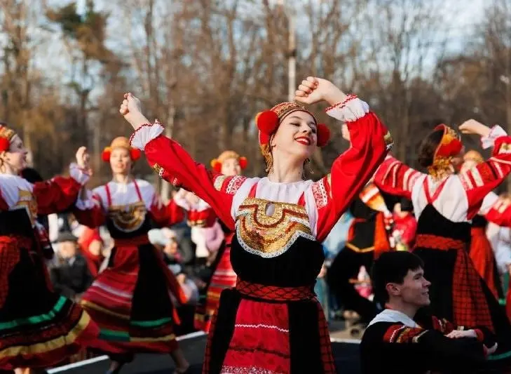 🥞Масленица в Саду им.Баумана
22 февраля с 14:00 до 19:00
Весь день в парке культуры и отдыха будет работать самоварная станция, где удастся попробовать блины с начинками | Сетка — социальная сеть от hh.ru