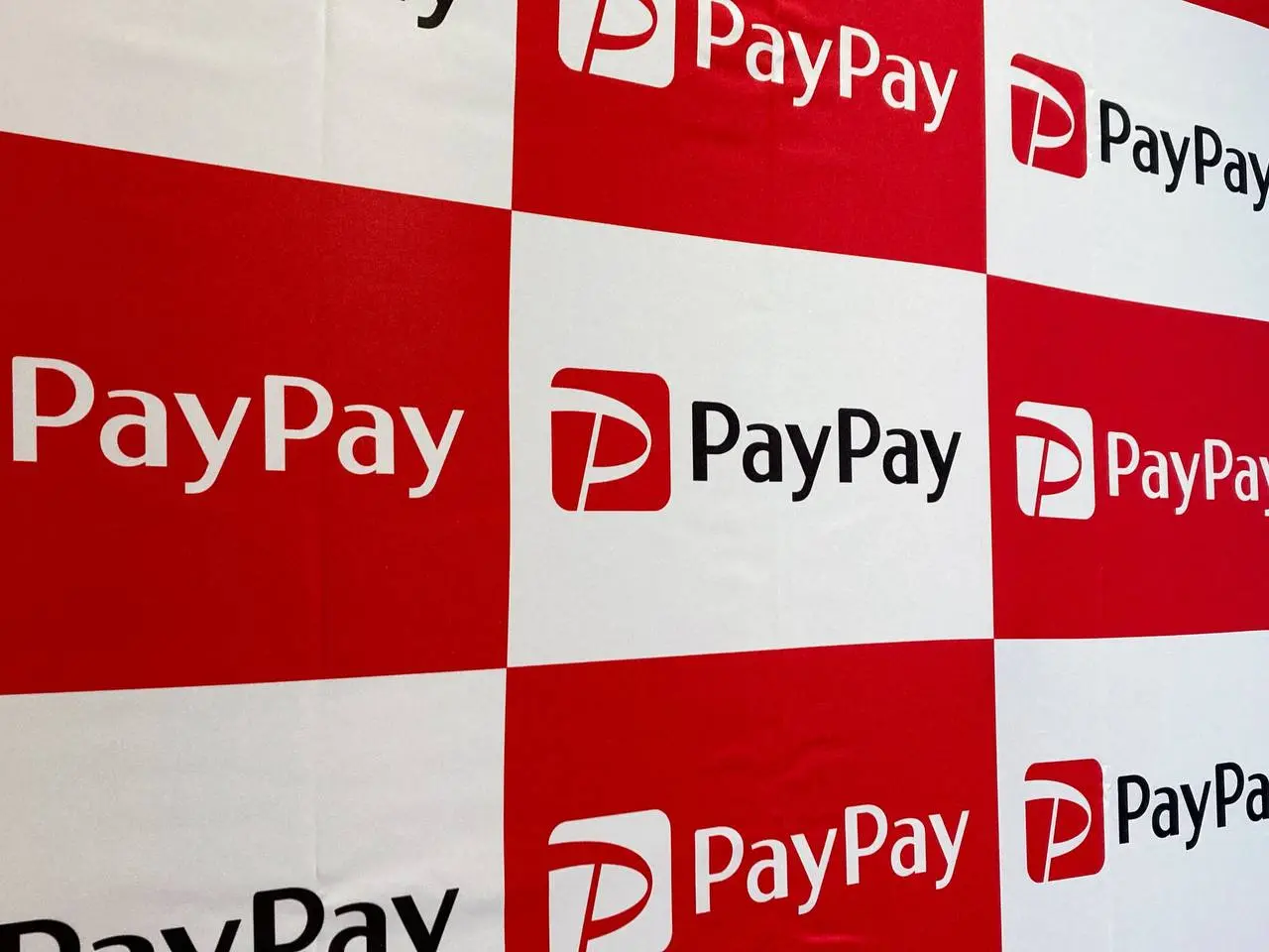 🏦 PayPay (#PAYP) — крупнейший финтех Японии выходит на IPO в США
🔹 72+ млн пользователей (60% населения Японии) при 123 млн жителей.
🔹 64% доли рынка платежей по QR коду в 2024 году | Сетка — социальная сеть от hh.ru