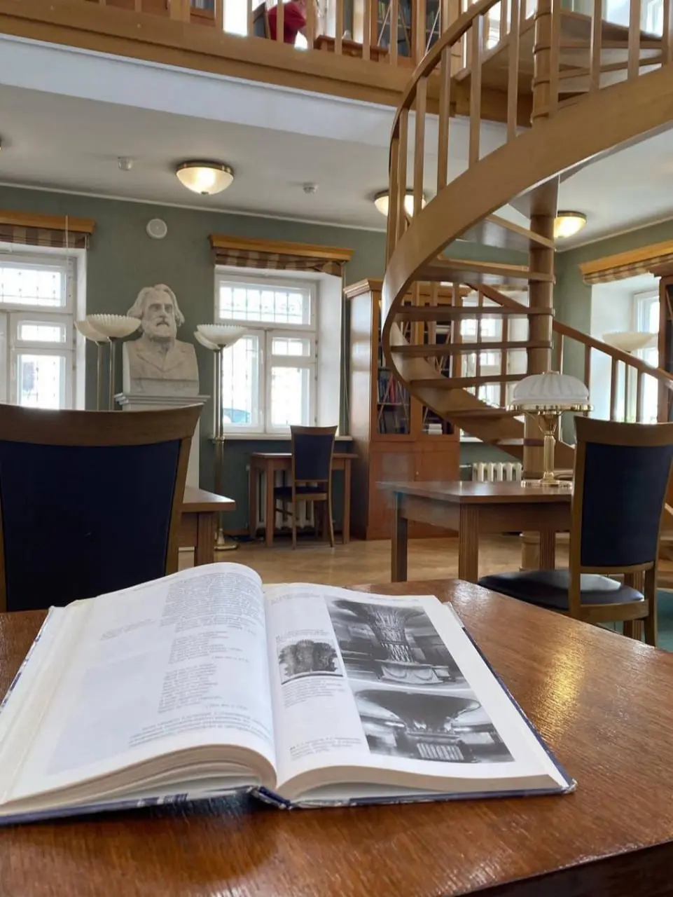 Библиотеки в исторических особняках и усадьбах🏛
📍Президентская библиотека Б.Н | Сетка — социальная сеть от hh.ru