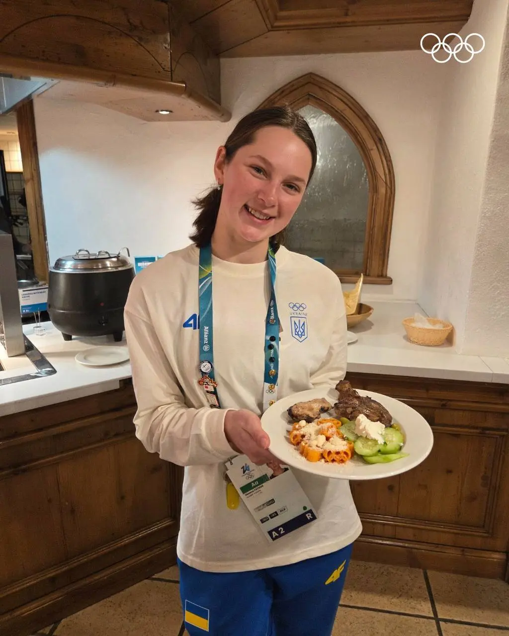 #Артем Заедаем стресс.
На проходящей в Италии зимней Олимпиаде у спортсменов быстро закончились презервативы, но не закончились макароны в виде олимпийских колец | Сетка — социальная сеть от hh.ru