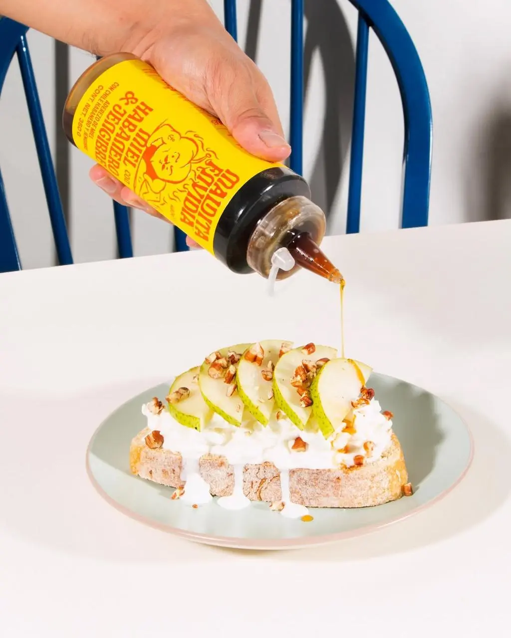 Черная зависть
Так называется мексиканский бренд соусов, здесь это не порок, а желание пробовать больше | Сетка — социальная сеть от hh.ru