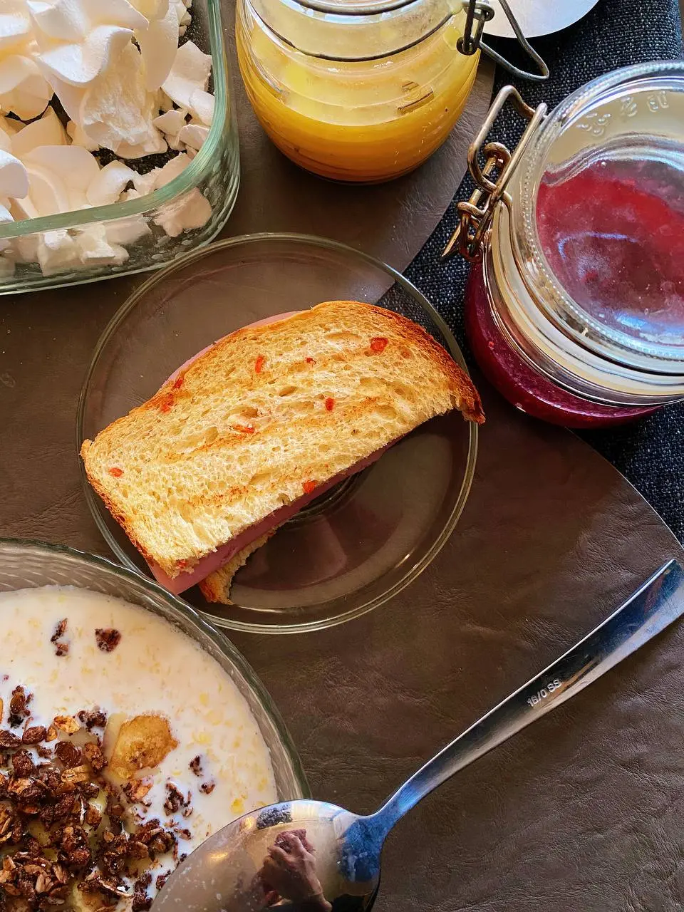 У нас случилось ОРВИ.
Моя стандартная материнская практика, увы: лечить его и не понимать, что я часто болею в это же время. Замечаешь это за собой только ретроспективно | Сетка — социальная сеть от hh.ru