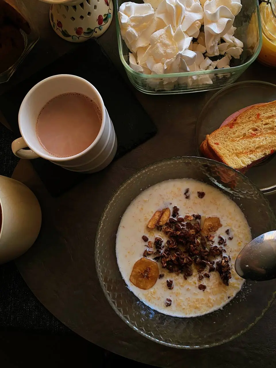 У нас случилось ОРВИ.
Моя стандартная материнская практика, увы: лечить его и не понимать, что я часто болею в это же время. Замечаешь это за собой только ретроспективно | Сетка — социальная сеть от hh.ru