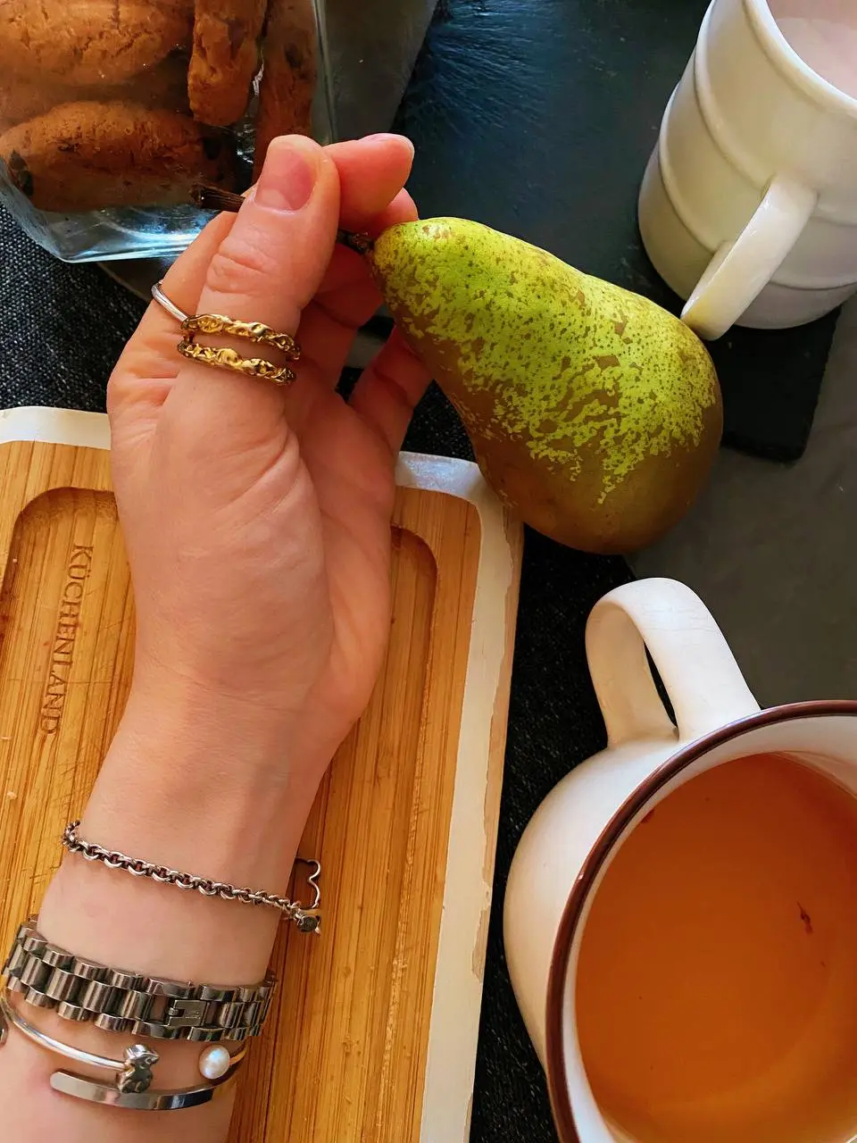 У нас случилось ОРВИ.
Моя стандартная материнская практика, увы: лечить его и не понимать, что я часто болею в это же время. Замечаешь это за собой только ретроспективно | Сетка — социальная сеть от hh.ru