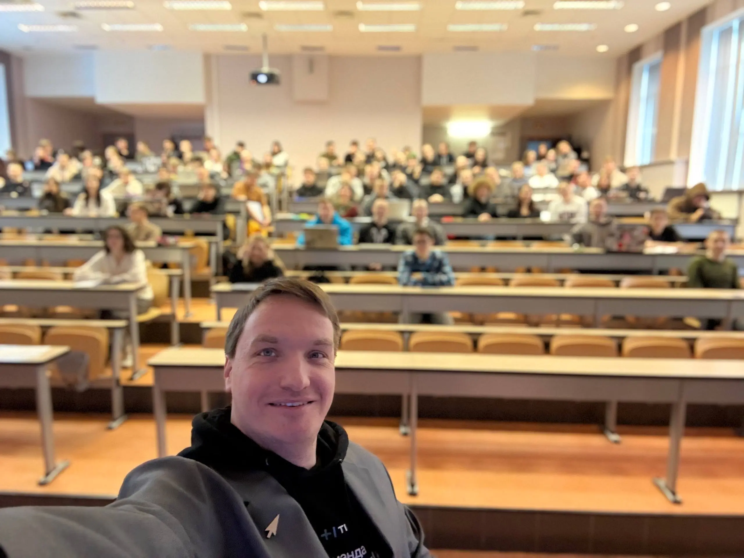 #Лекции #Архитектура
Сегодня провел лекцию в Санкт-Петербургском Государственном Университете Телекоммуникаций им, Бонч-Бруевича, в народе «Бонч» | Сетка — социальная сеть от hh.ru