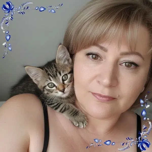 ПРАВО БЫТЬ НЕИДЕАЛЬНОЙ
🌸 Мы так привыкли в интернете видеть «идеальных» женщин: всегда с укладкой, в чистом доме, с идеальными детьми. Смотришь и думаешь: «Ну как они всё успевают?» | Сетка — социальная сеть от hh.ru