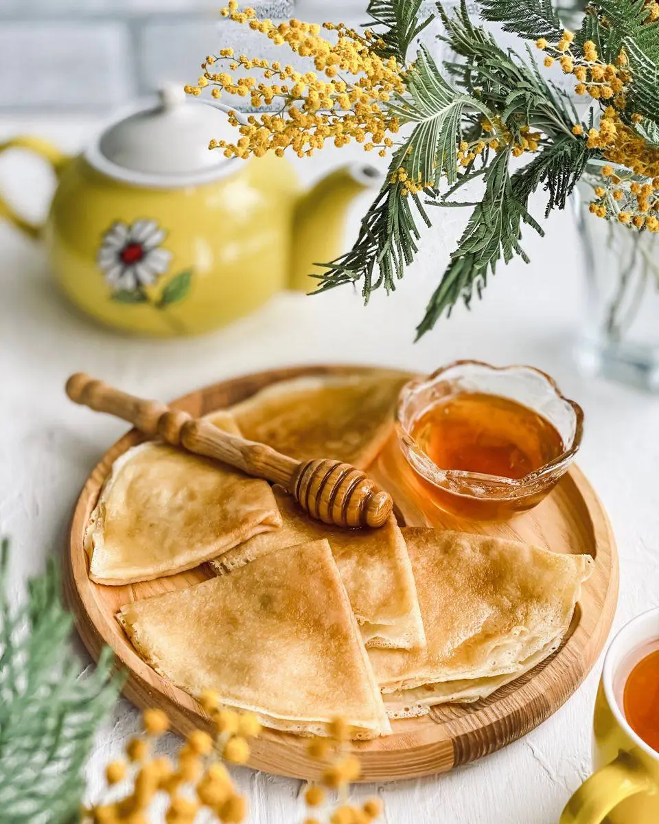 😋Все же Масленица, и наверняка на выходных вы будете печь блины.
💾Интересные факты о блинах🥞🥞
◾️Первый блин, по традиции, отдавался нищему или домашним духам | Сетка — социальная сеть от hh.ru