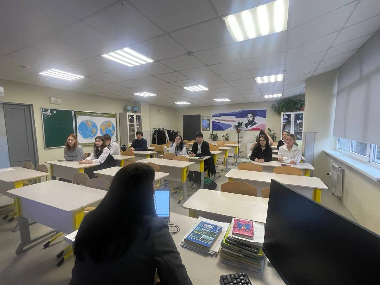 🎭 Психологические игры старшеклассников: откровенный разговор
Во вторник состоялась увлекательная встреча со старшеклассниками 6-й гимназии города Сочи!
Живой диалог о том, какие психологические игры ... | Сетка — социальная сеть от hh.ru