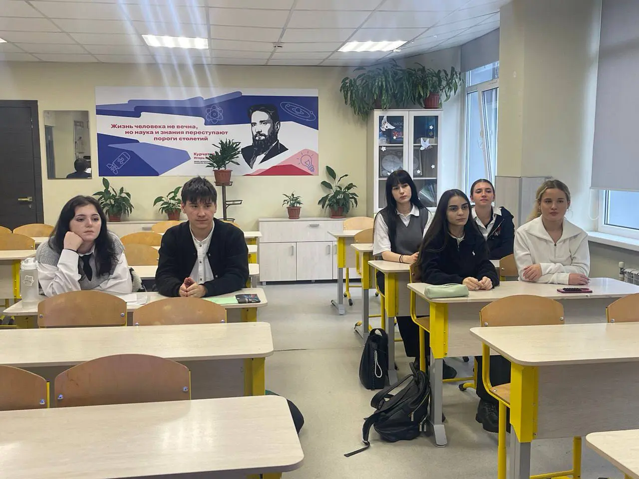 🎭 Психологические игры старшеклассников: откровенный разговор
Во вторник состоялась увлекательная встреча со старшеклассниками 6-й гимназии города Сочи!
Живой диалог о том, какие психологические игры ... | Сетка — социальная сеть от hh.ru