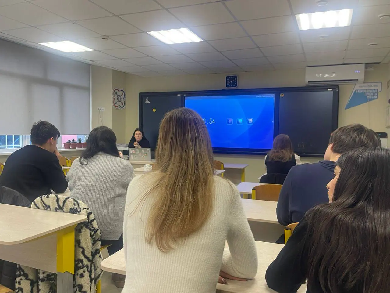 🎭 Психологические игры старшеклассников: откровенный разговор
Во вторник состоялась увлекательная встреча со старшеклассниками 6-й гимназии города Сочи!
Живой диалог о том, какие психологические игры ... | Сетка — социальная сеть от hh.ru