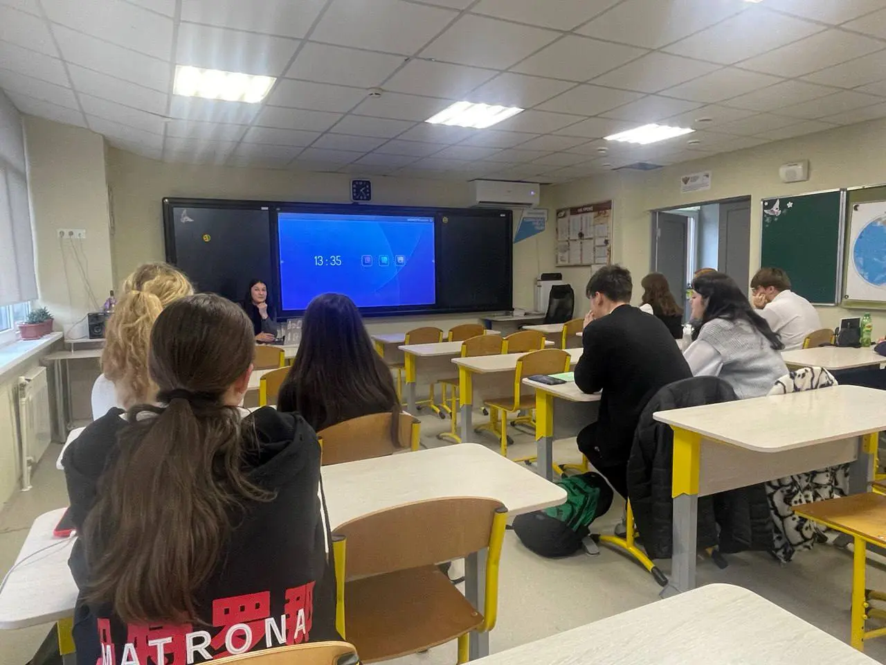 🎭 Психологические игры старшеклассников: откровенный разговор
Во вторник состоялась увлекательная встреча со старшеклассниками 6-й гимназии города Сочи!
Живой диалог о том, какие психологические игры ... | Сетка — социальная сеть от hh.ru