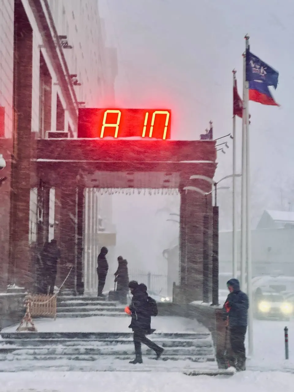 ❄️Метет сильно, однако…
Сегодня 🌨️снегопад обещает поставить новые рекорды, но 👷мы к этому 🚜готовы! | Сетка — социальная сеть от hh.ru
