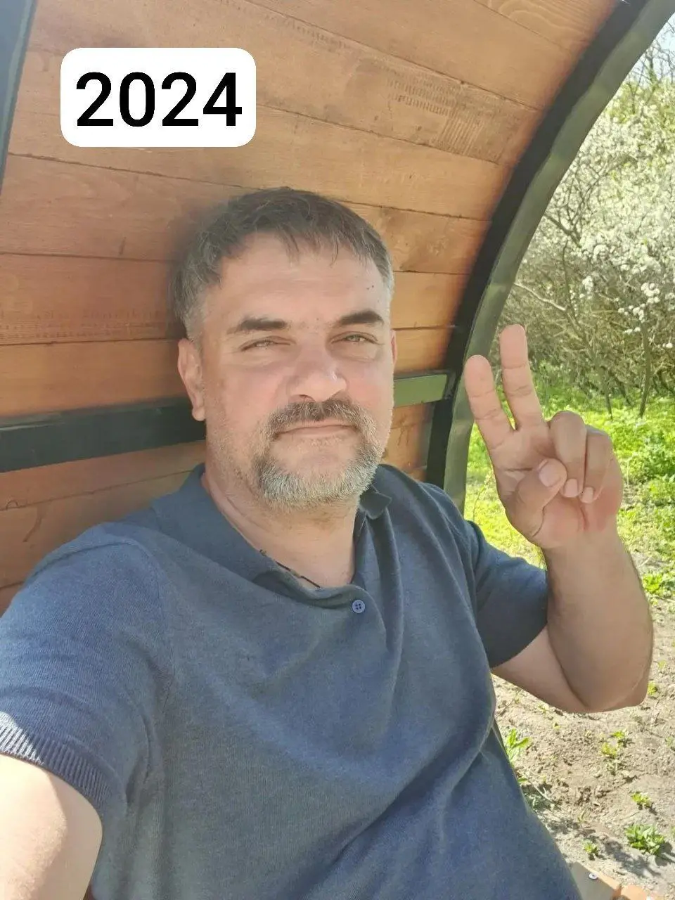 В терапии с психологом трансформация происходит на всех уровнях в ключая внешность:
Меняется взгляд, позы, манера речи, даже интонация голоса. Вы становитесь лучшией версией себя | Сетка — социальная сеть от hh.ru