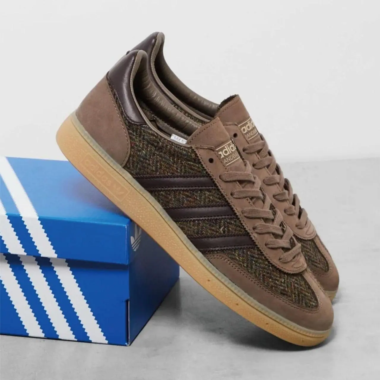 Коллаборация Harris Tweed x Adidas — удачный синтез шотландского наследия и стритвира
#коллабобл
В 2024–2025 гг | Сетка — социальная сеть от hh.ru