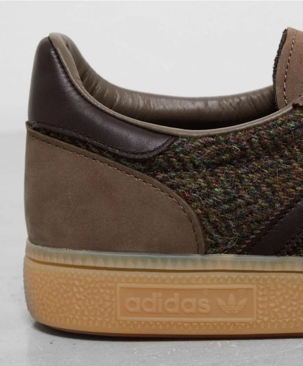 Коллаборация Harris Tweed x Adidas — удачный синтез шотландского наследия и стритвира
#коллабобл
В 2024–2025 гг | Сетка — социальная сеть от hh.ru
