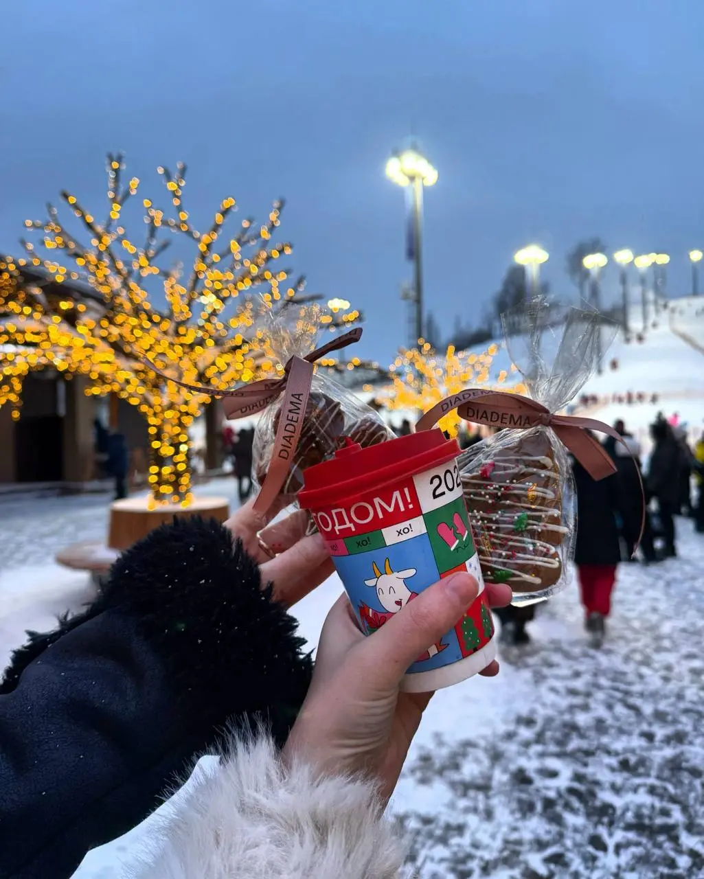 #ответынавопросы
🫵Коллега за обедом подкинула идею создания новой рубрики #ответынавопросы.
Что это значит: вы пишете в комментариях что хотите спросить (про дизайн, работу, финансы), а я отвечаю | Сетка — социальная сеть от hh.ru
