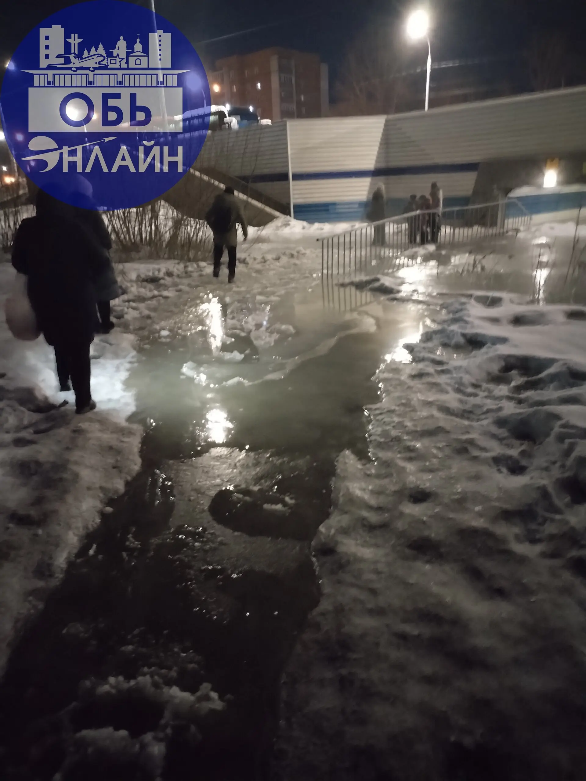↗ О, великие хранители городских улиц и дорогие представители администрации!!!
В дни, когда каждый шаг — испытание, а тротуары — ледовые арены | Сетка — социальная сеть от hh.ru