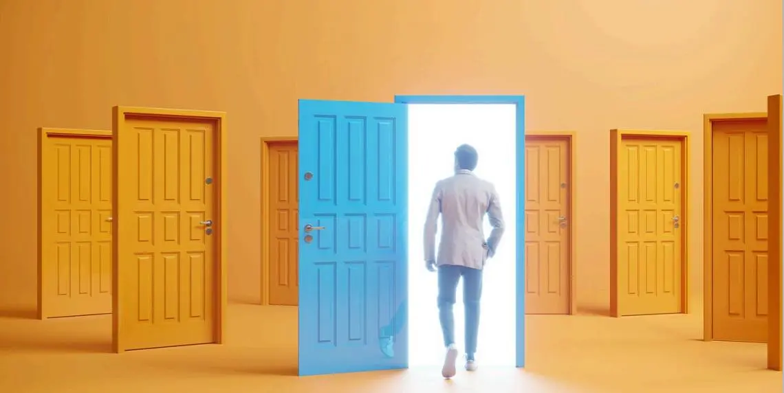 Предлагаю в пятницу разговор о том, почему люди с высоким интеллектом, сильной дисциплиной и хорошими результатами нередко оказываются в карьерных траекториях, которые субъективно переживаются как «не... | Сетка — социальная сеть от hh.ru