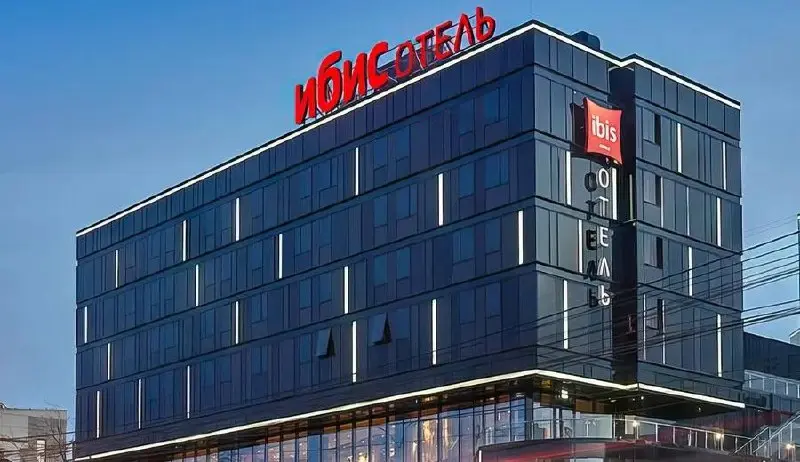 ibis hotel → ибис отель
#дизайнобл
Сегодня пятница, а это означает дизайн-день на потрёпанных страницах кртбл / брендинг медиа/
Русификация сети отелей известной хоспиталити, хоспади группы в соответс... | Сетка — социальная сеть от hh.ru