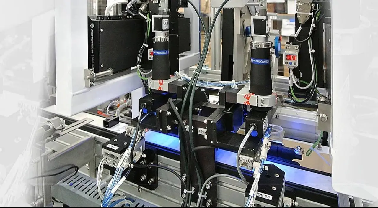 Почему системный интегратор — это управление рисками
При внедрении машинного зрения риски возникают в:
— освещении
— нестабильности поверхности
— вибрации
— температурных условиях
— скорости линии
— и... | Сетка — социальная сеть от hh.ru