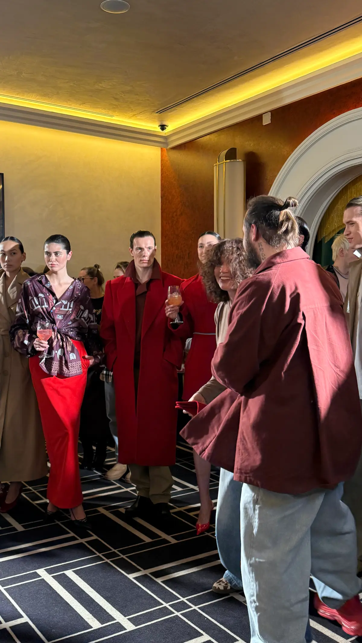 Презентация коллабы бренда ZNWR и Кинотеатра Художественный | Сетка — социальная сеть от hh.ru