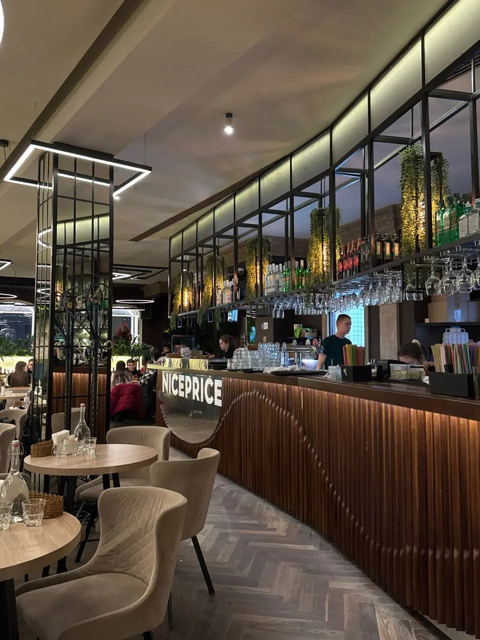 🍽 Рестораны с фиксированными ценами
📍The Бык
⏳Пн-Вс 12:00-23:00
💰от 350₽ до 450₽
📍Nicepricecafe
⏳Пн-Вс 11:00-23:00💰от 250₽до 350₽
📍БирХаус
⏳Пн-Вс 12:00-23:00💰от 250₽до 350₽
📍РепутациЯ
⏳Пн-Чт, Вс 12:00... | Сетка — социальная сеть от hh.ru