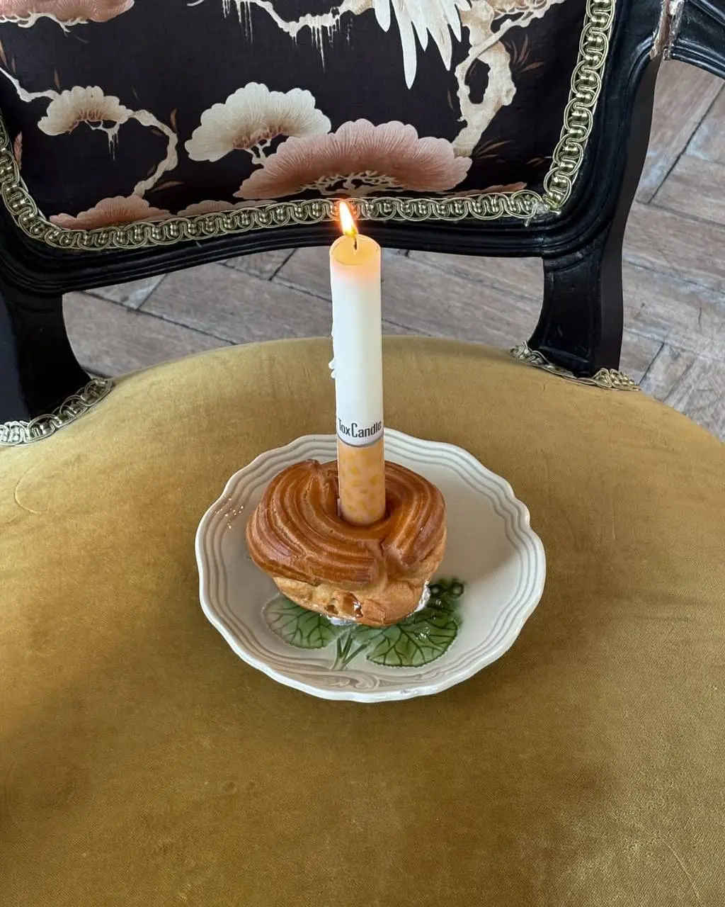 Свечи в виде сигарет Мальборо появились у бренда Toxcandle. Набор из 9 штук приходит в фирменной сигаретной упаковке и стоит 9500 рублей. При этом пахнут свечи… пряным табаком (не ожидали?).
Стиль 🚬 | Сетка — социальная сеть от hh.ru